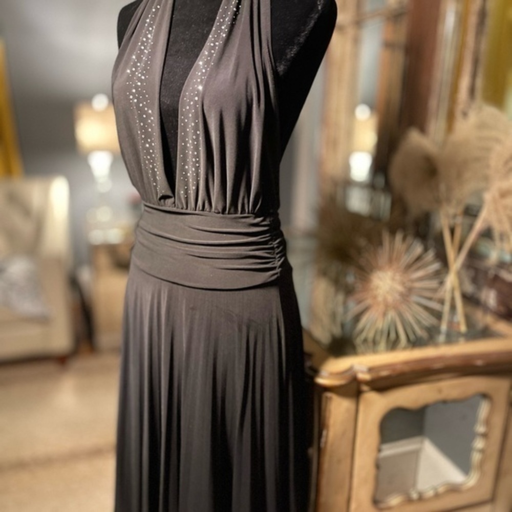 JUMO black ripple backless cocktail dress w/beaded deep plunge neck. Stretchy.